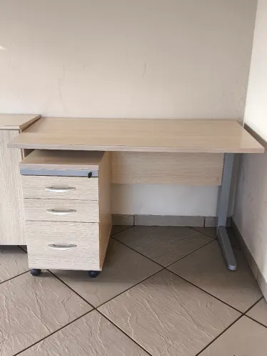 Conjunto para Escritório - Mesa + Gaveteiro + Armário