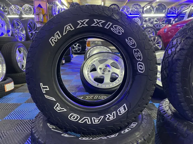 Pneus aro 15 MAXXIS 980 BRAVO A/T off road !