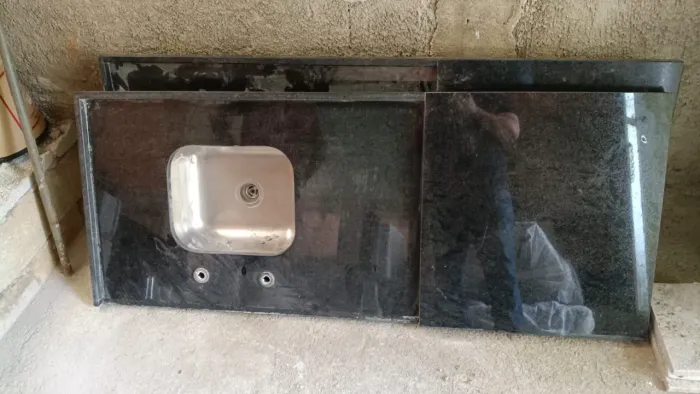 Pia de cozinha granito preto 1,60 x 0,65 com área seca