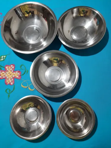 Vende-se Kit com 5 tigelas em inox