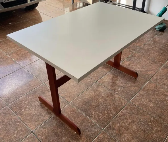 Mesa coisinha multiuso