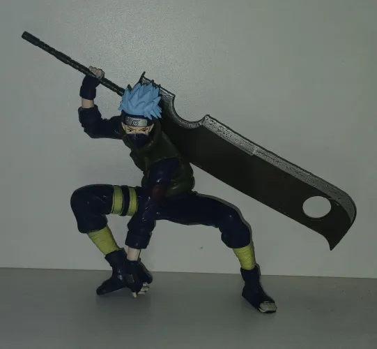 BONECO ACTION FIGURE NARUTO KAKASHI COM ESPADA DO ZABUZA
