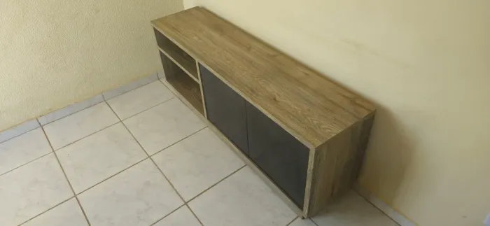 Rack para TV Estilo Industrial - Amadeirado e Preto