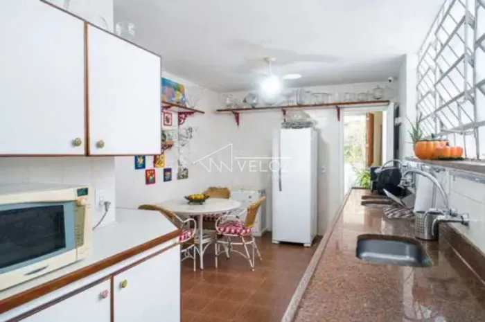 Casa de rua : Triplex / Residencial / Gávea