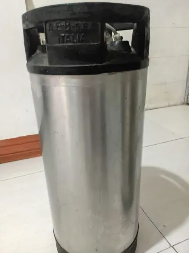 Barril post mix de 19 litros em aço inoxidável da marca AEB SRL fabricado na Itália.