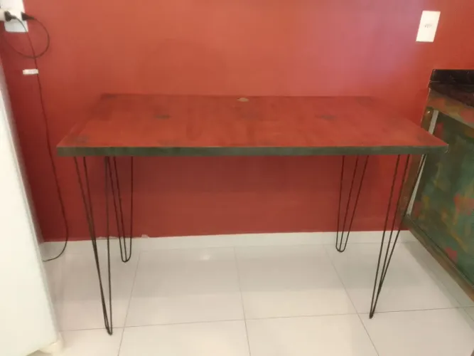 Mesa aparador repaginada conservada