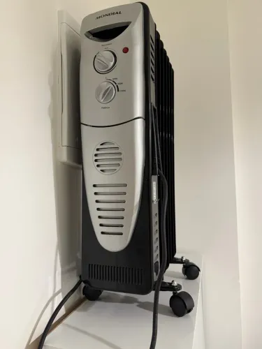 Aquecedor a Óleo Mondial Preto/Prata 1500W A-06