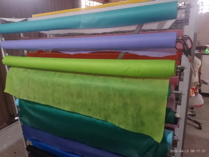 Vendo estoque loja festas incluso as prateleira, caixa,parede inteligente