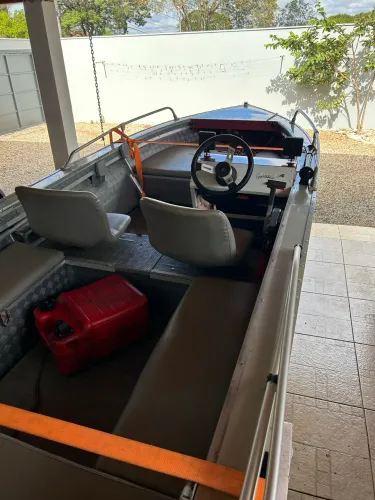 Vendo lancha de alumínio impecável com motor Yamaha 40hp 2tempos revisado