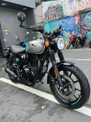 Vendo Moto Royal Enfield Hunter 350 Dapper Ash Grey 23/24 400km ABS nas duas rodas