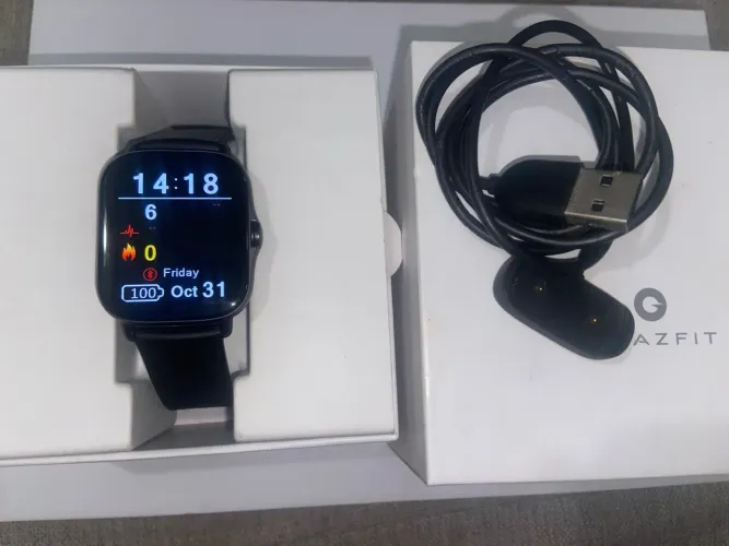 Relógio Amazfit Smartwatch + Caixa e cabo para carregar