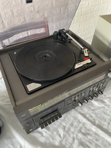 som vintage National SS-9090, um modelo popular 3-em-1 dos anos 80