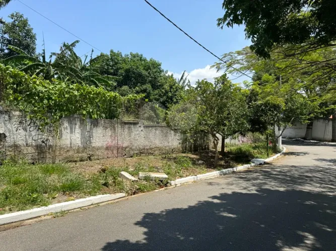Terreno à venda em Interlagos, São Paulo - SP