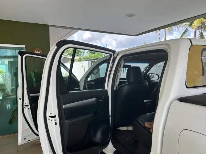 Toyota Hilux CD SR 4X4 2.8 TDI Diesel Aut. 2021