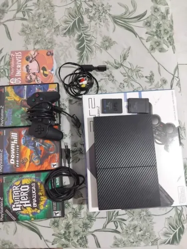 PlayStation 2 Slim com controle e jogos originais
