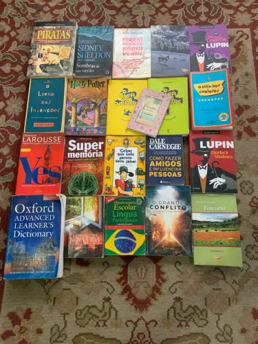 18 livros e 3 dicionários (usados).