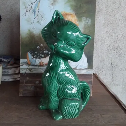 Gato de louça antigo