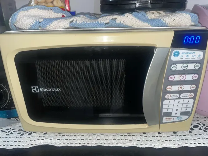 Vende-se microondas com defeito 