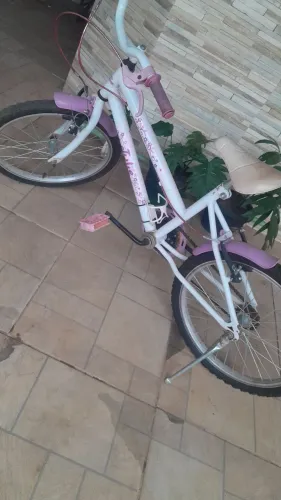 Linda bicicleta p menina