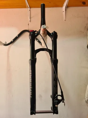 Suspensão manitour machete
