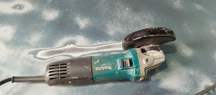 Lixadeira makita 110