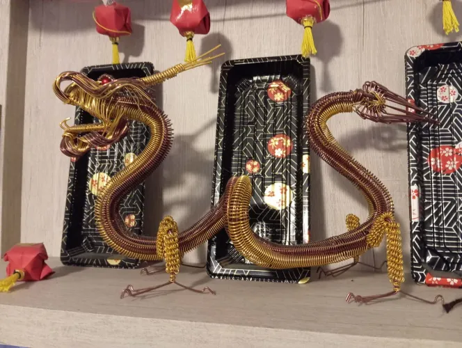 Dragão chinês em de alumínio ouro 