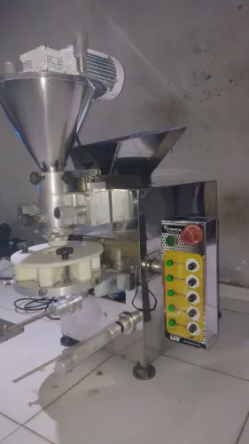 Máquina de modelar Salgados..