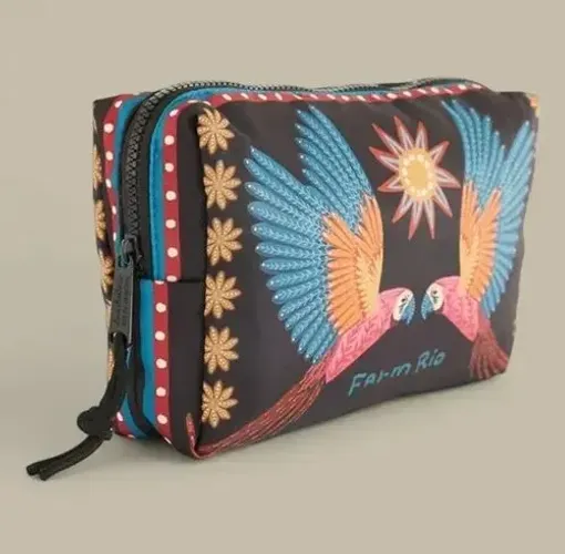 Necessaire Farm modelo "Máxi Ora Bolas G Samba das Araras" em preto.