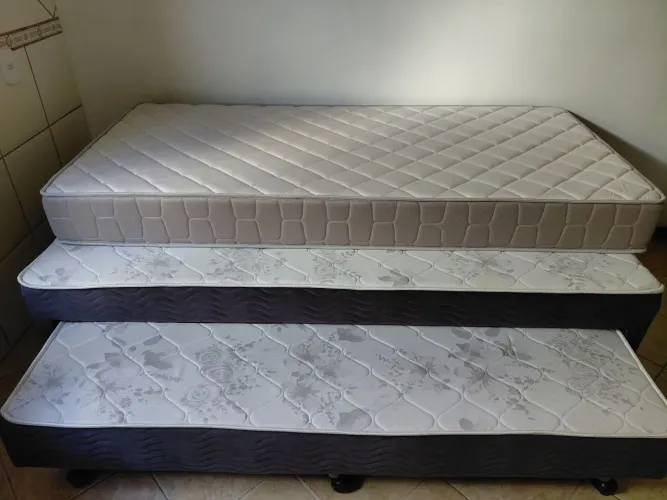 Vendo cama Box ortobom solteiro, com colchão ortobom adicional