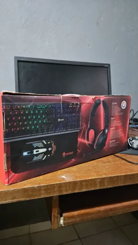 Teclado e mouse e fone gamer