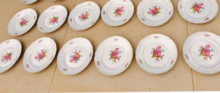 Jogo de pratos fundos porcelana real anos 70