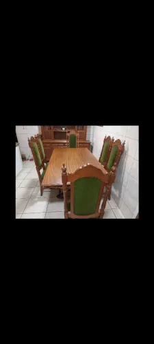 Mesa com cadeiras relíquia