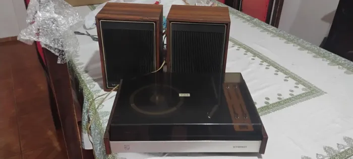Vitrola Philips antiga