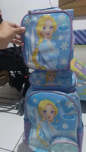 Mochila pouco usada +lancheira+estojo