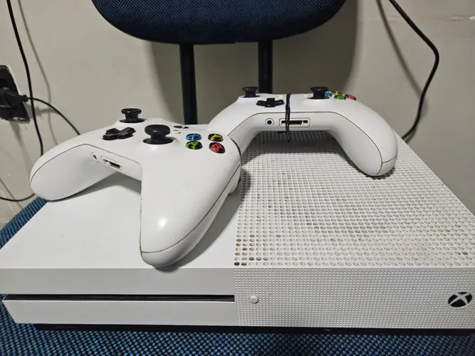 Xbox one s + 2 controles originais