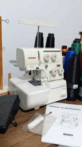 Maquina de costura overlok Janome 8002D