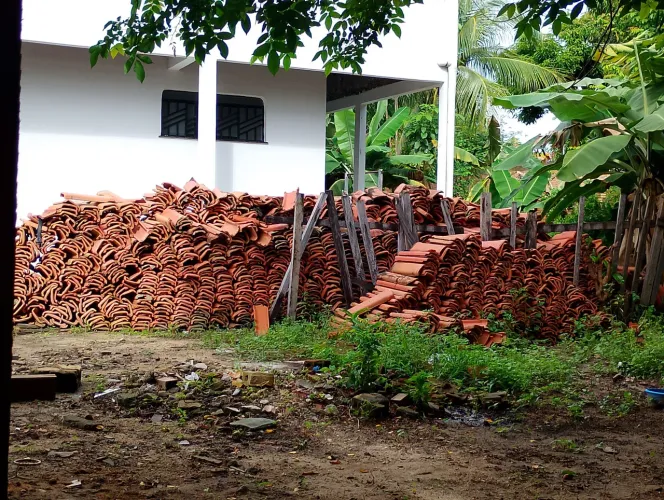 Doação telhas de barro