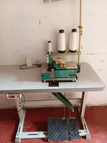 Vendo máquina overlok industrial em bom estado de conservação só precisando regularem