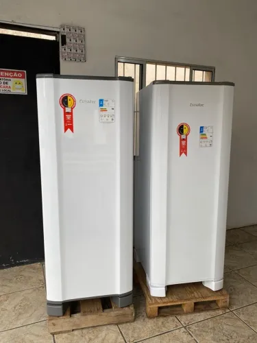 Geladeira Novíssima 1 ano de uso 999,00 CADA - ENTREGO