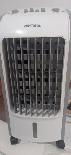 Climatizador de ar Ventisol usado funcionando e necessita de reparos.