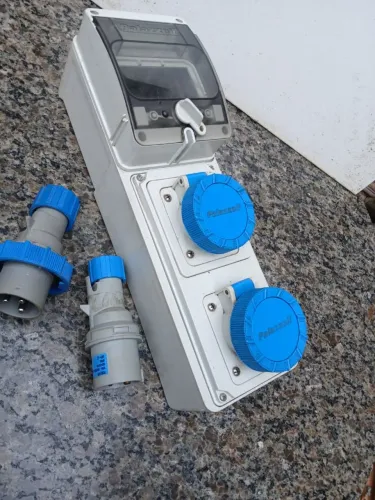 tomada industrial 16 Amp. bifasica.
