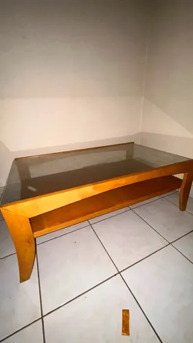ABAIXOU!! Mesa de Centro retangular com vidro. Excelente estado.