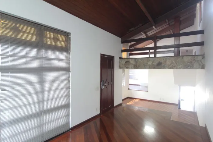 Casa à Venda - Ouro Preto, 5 Quartos, 497 m2
