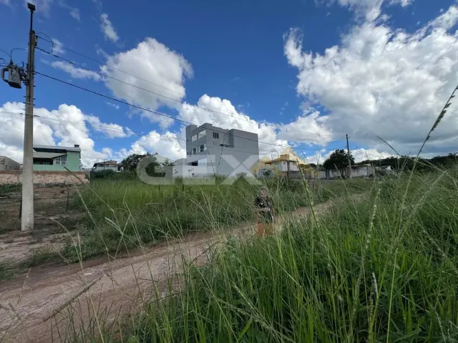 Terreno à Venda com 720m² em Ermida