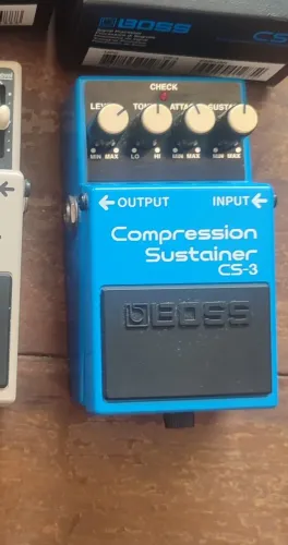 Pedais de guitarra Boss em excelente condições