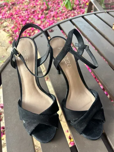 Sandália salto fino