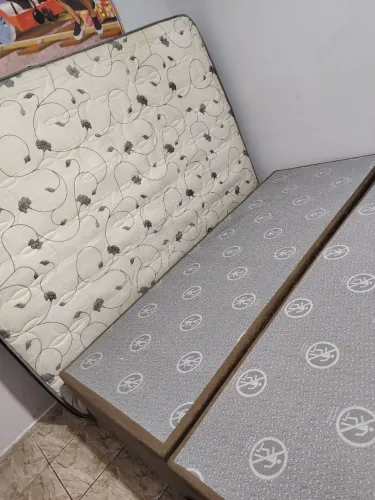 Cama com colchão e box