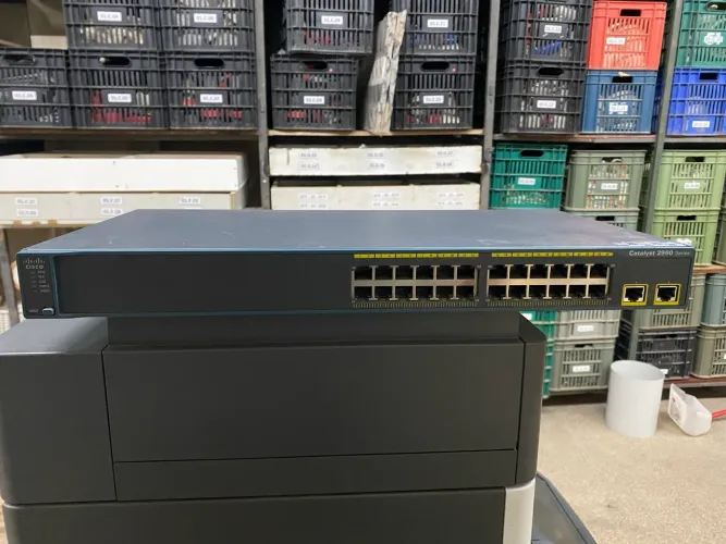 Switch corporativo Cisco 2960