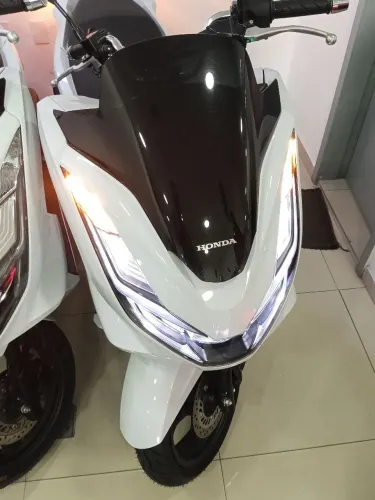 Moto muito nova.