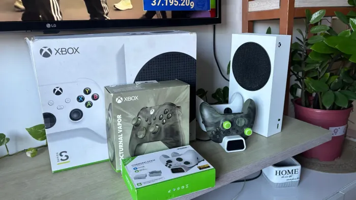 XBOX SERIES S (2 controles + Base recarregável)